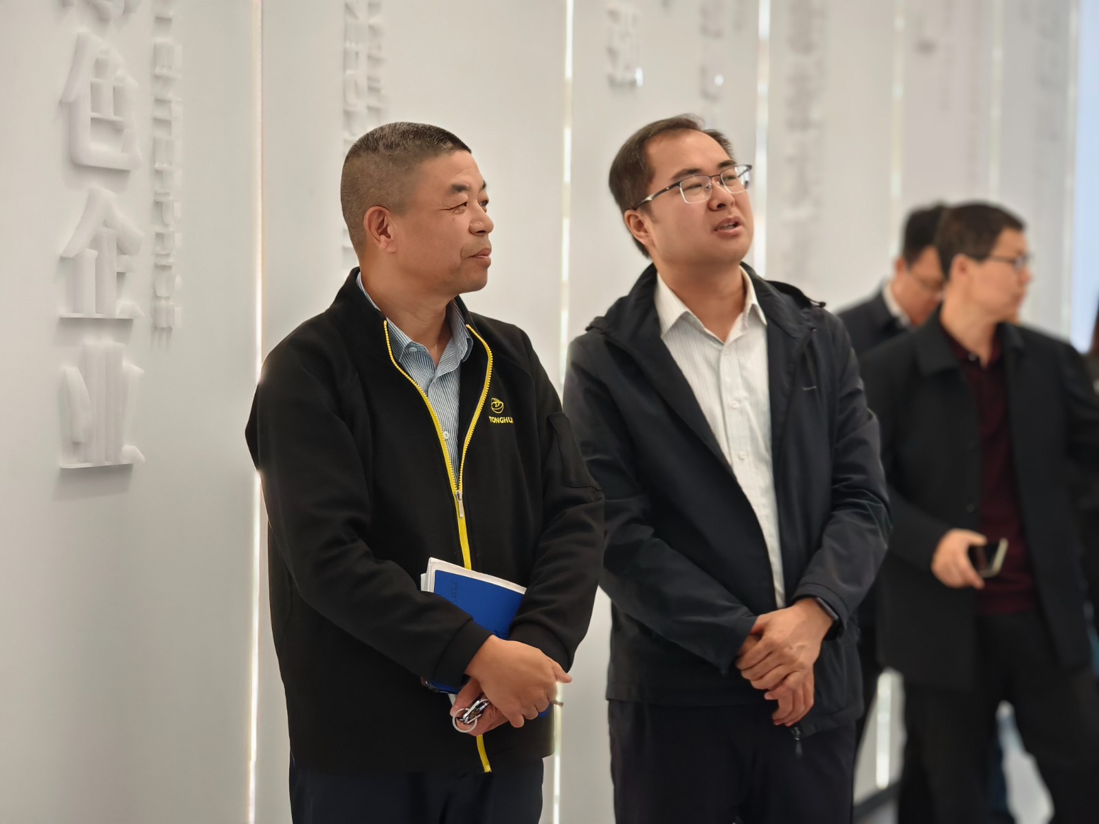 同辉控股 | 包头市政府代表团莅临同辉纺织考察调研